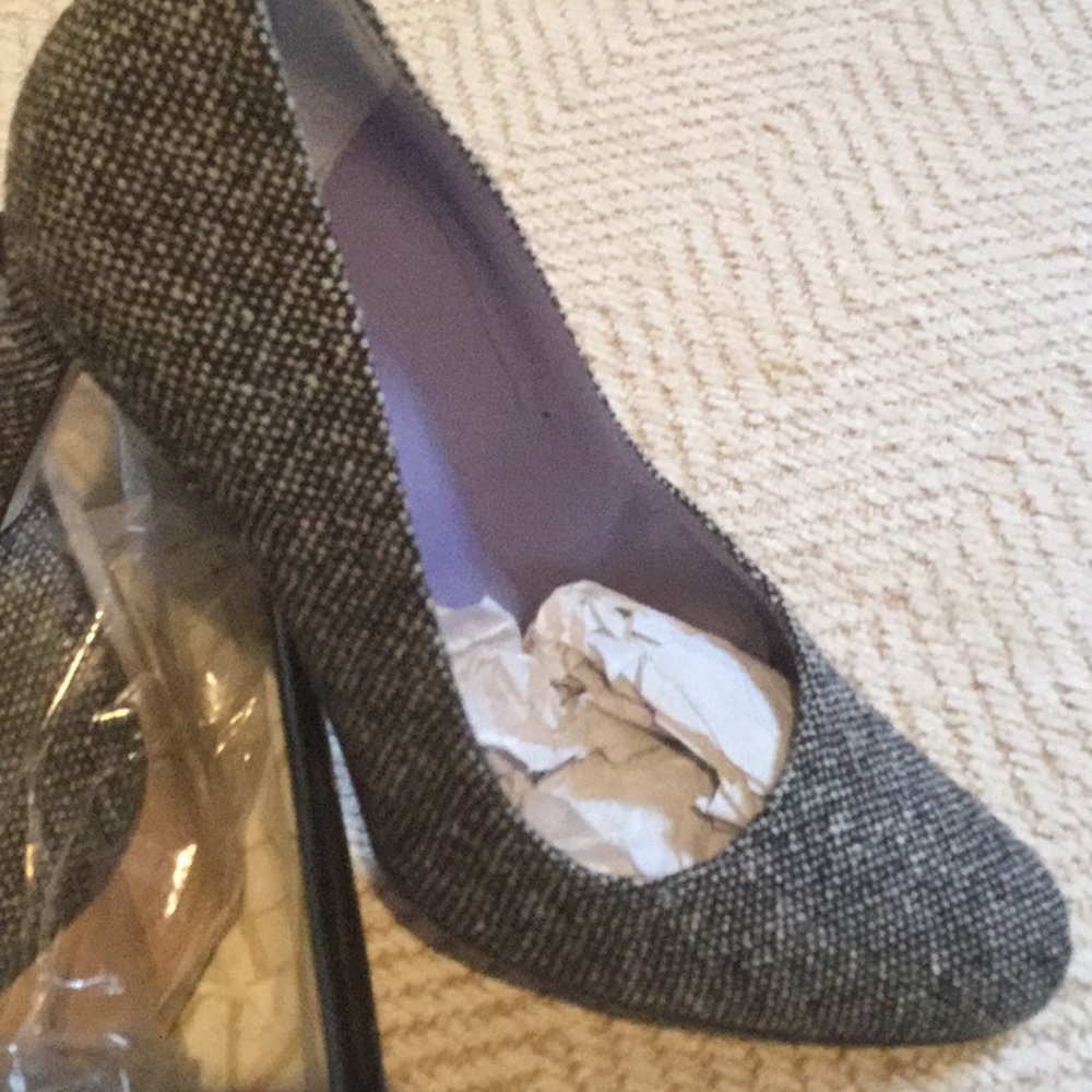 Ann Klein black tweed heel